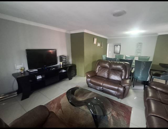 3 BEDROOM FREESTANDING FOR SALE IN VOSLOORUS EXT 3